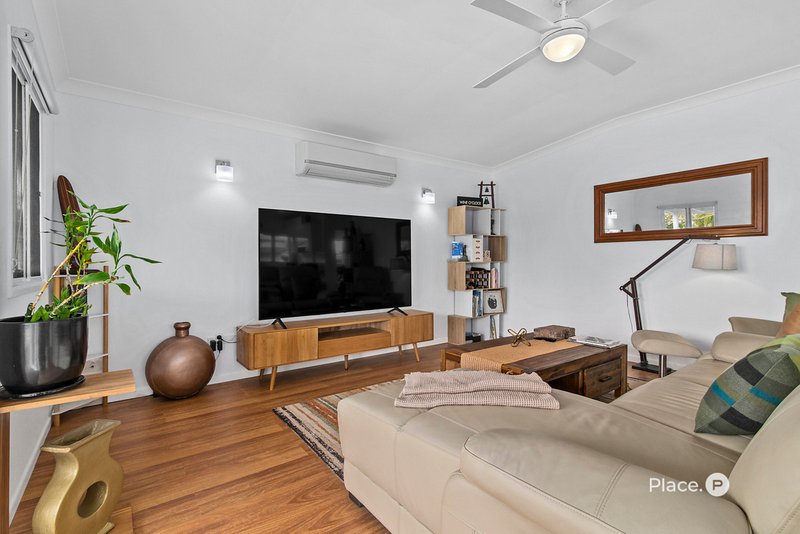Photo - 59 Hill Parade, Clontarf QLD 4019 - Image 5