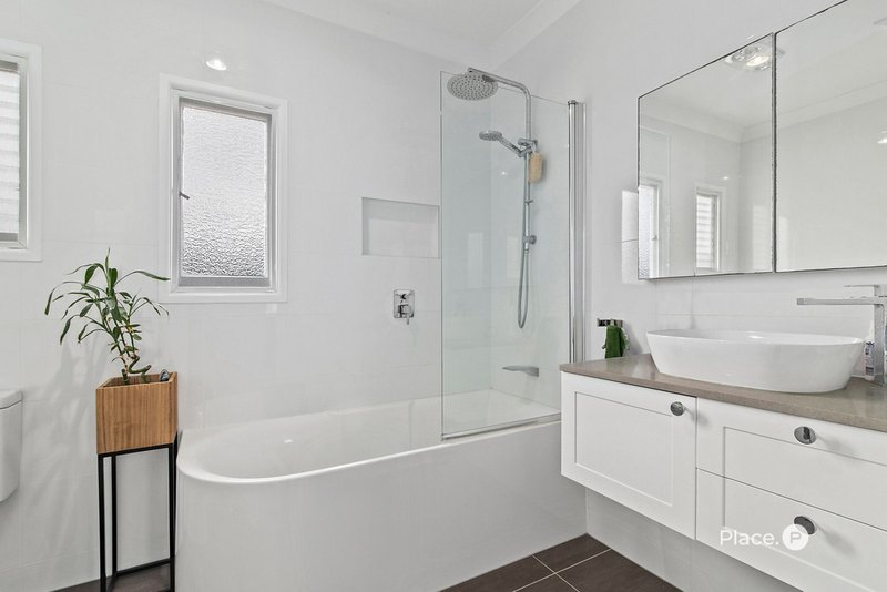 Photo - 59 Hill Parade, Clontarf QLD 4019 - Image 10