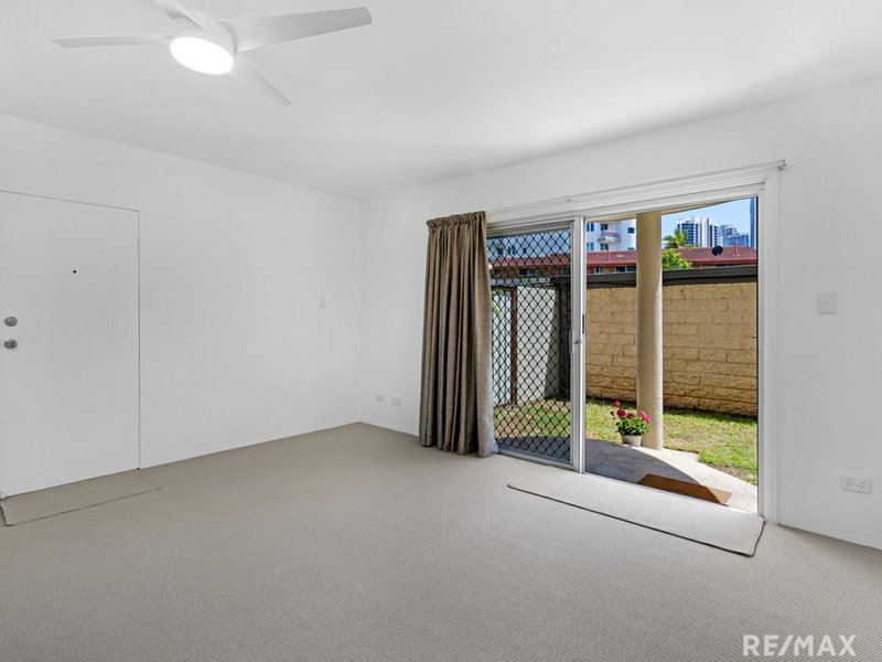 Photo - 5/9 Holborow Close, Surfers Paradise QLD 4217 - Image 5