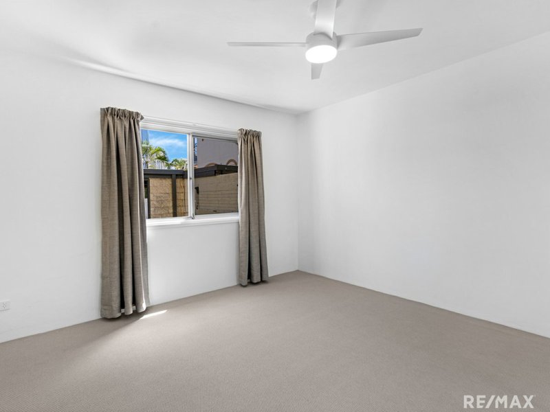 Photo - 5/9 Holborow Close, Surfers Paradise QLD 4217 - Image 9