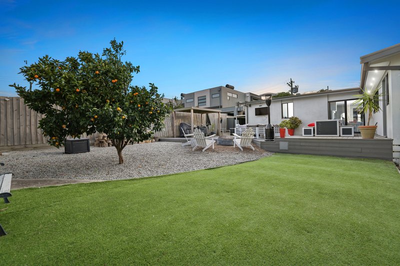 Photo - 59 Illuka Crescent, Mount Waverley VIC 3149 - Image 5