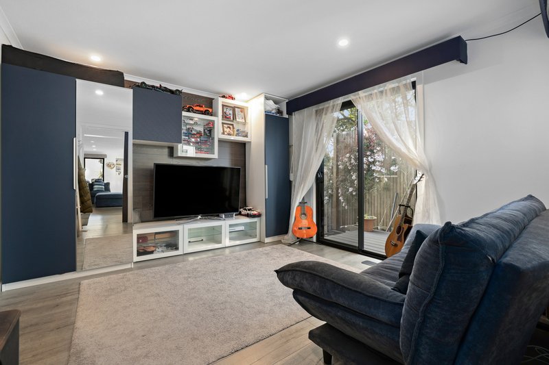 Photo - 59 Illuka Crescent, Mount Waverley VIC 3149 - Image 13