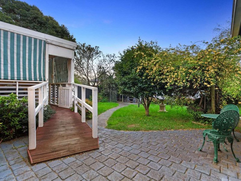 Photo - 59 Kanooka Road, Wantirna South VIC 3152 - Image 8