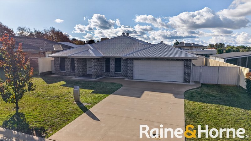Photo - 59 Lakeside Circuit, Dubbo NSW 2830 - Image 1