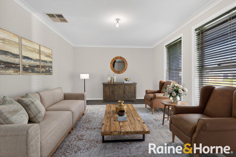 Photo - 59 Lakeside Circuit, Dubbo NSW 2830 - Image 2