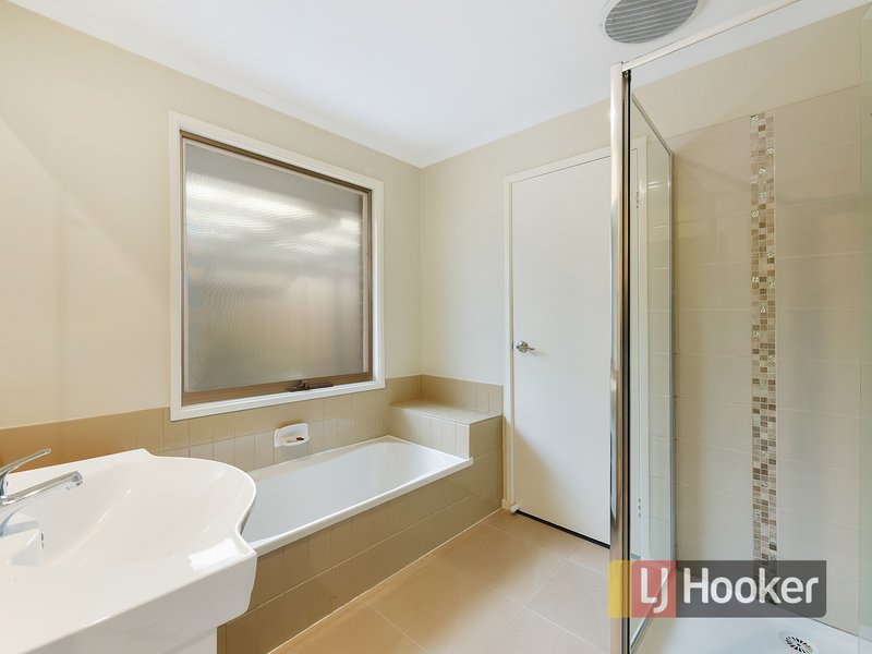 Photo - 59 Lamont Crescent, Cranbourne VIC 3977 - Image 6