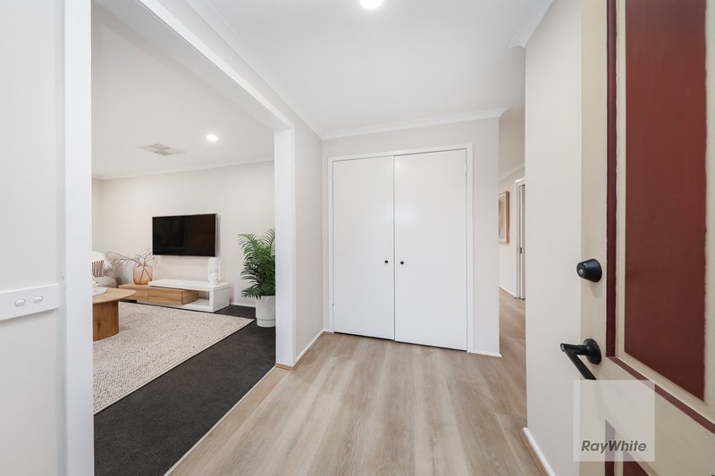 Photo - 59 Lenoak Street, Gladstone Park VIC 3043 - Image 3