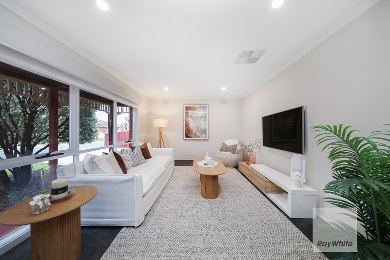 Photo - 59 Lenoak Street, Gladstone Park VIC 3043 - Image 4