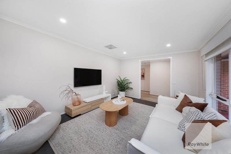 Photo - 59 Lenoak Street, Gladstone Park VIC 3043 - Image 5