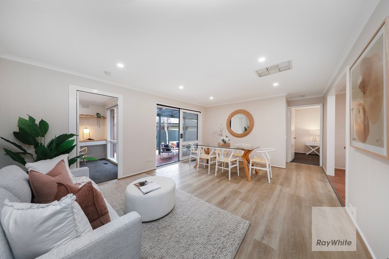 Photo - 59 Lenoak Street, Gladstone Park VIC 3043 - Image 6