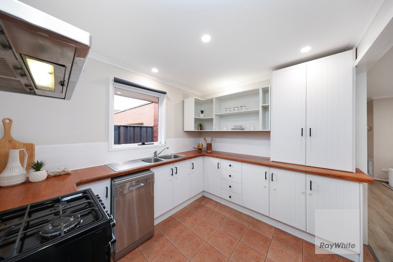 Photo - 59 Lenoak Street, Gladstone Park VIC 3043 - Image 10