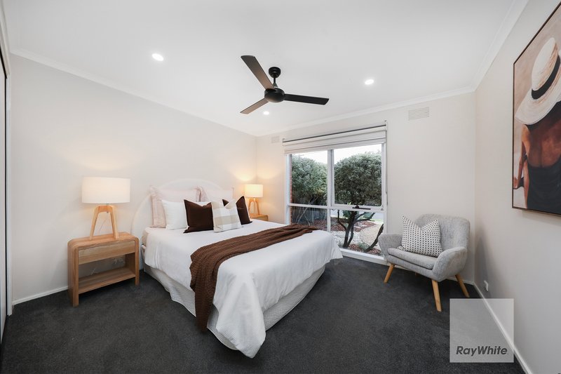 Photo - 59 Lenoak Street, Gladstone Park VIC 3043 - Image 11