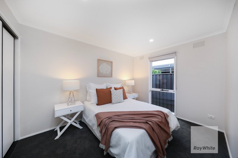 Photo - 59 Lenoak Street, Gladstone Park VIC 3043 - Image 13
