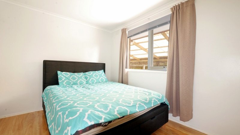 Photo - 59 Liverpool Drive, Keysborough VIC 3173 - Image 5