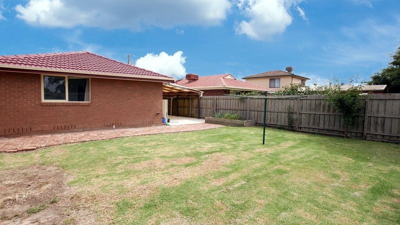 Photo - 59 Liverpool Drive, Keysborough VIC 3173 - Image 10