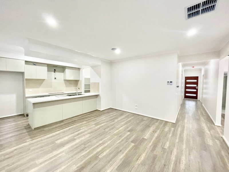 Photo - 59 Malone Circuit, Deanside VIC 3336 - Image 6