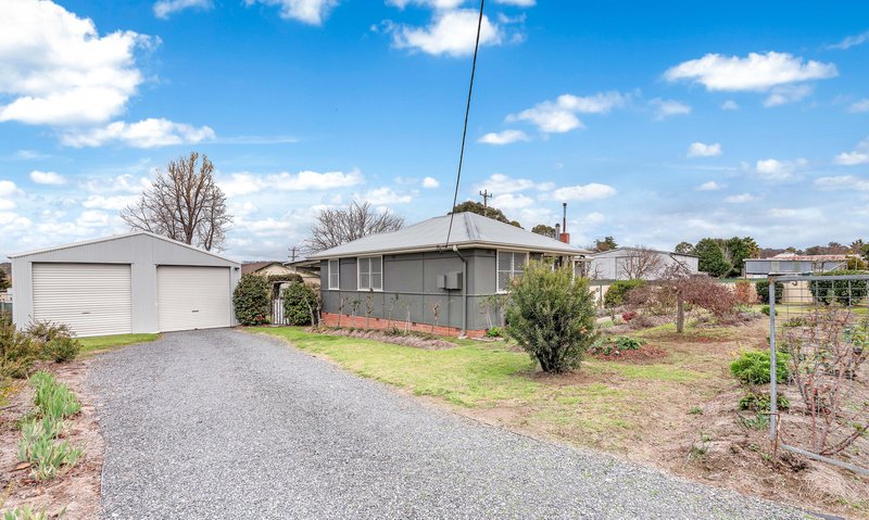 Photo - 59 Manners Street, Tenterfield NSW 2372 - Image 2