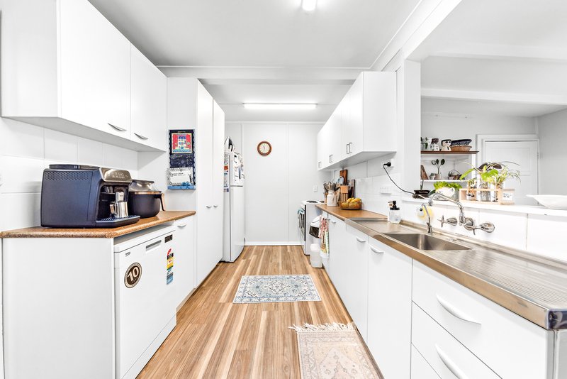 Photo - 59 Manners Street, Tenterfield NSW 2372 - Image 7