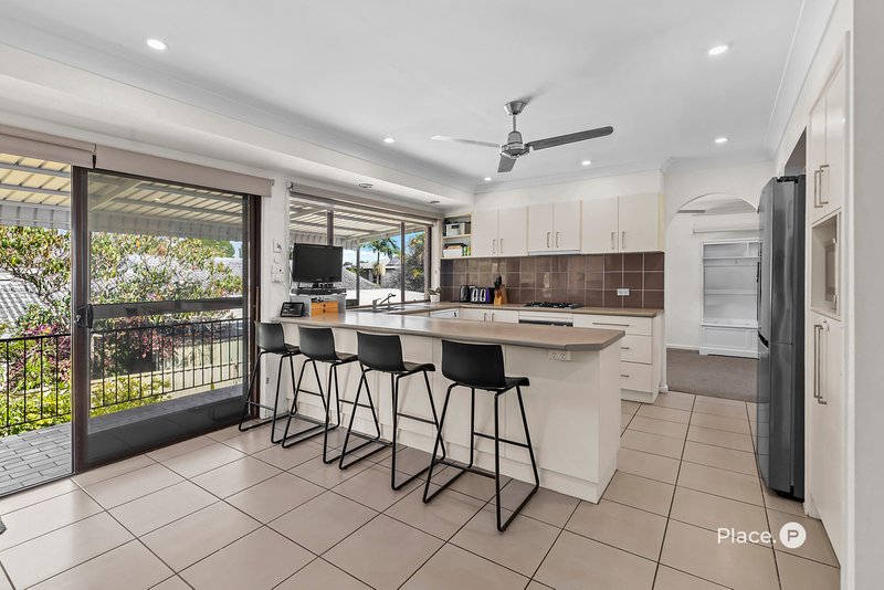 Photo - 59 Meadowlands Road, Carindale QLD 4152 - Image 2