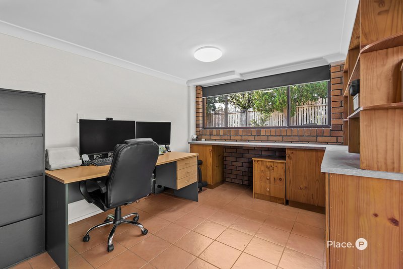 Photo - 59 Meadowlands Road, Carindale QLD 4152 - Image 11