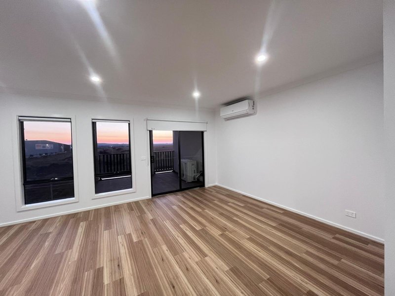 Photo - 59 Messara Walk, Truganina VIC 3029 - Image 4