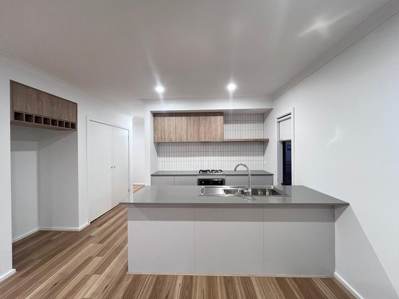 Photo - 59 Messara Walk, Truganina VIC 3029 - Image 5