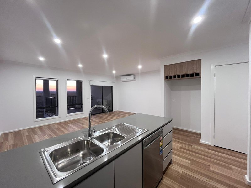 Photo - 59 Messara Walk, Truganina VIC 3029 - Image 6