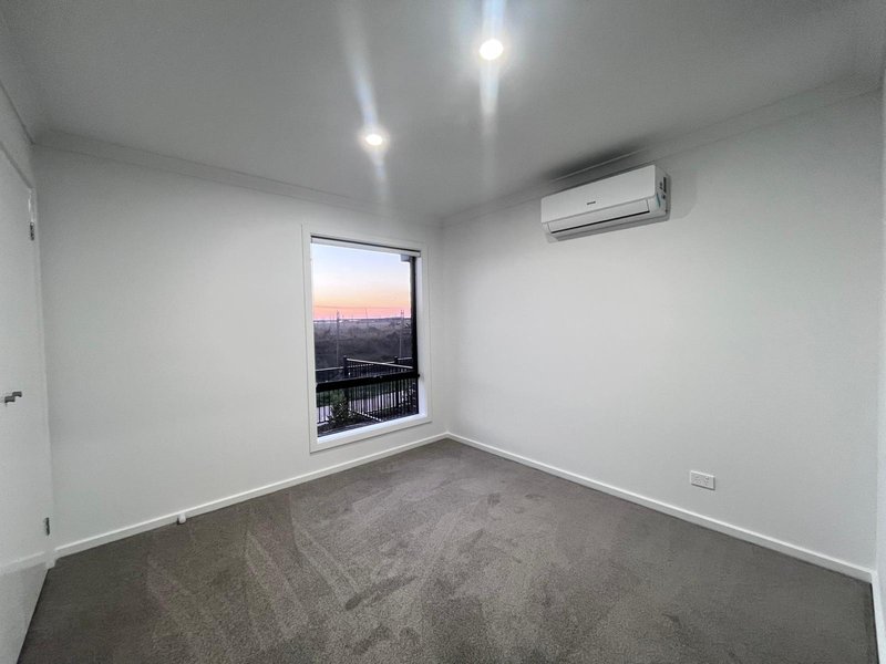 Photo - 59 Messara Walk, Truganina VIC 3029 - Image 9