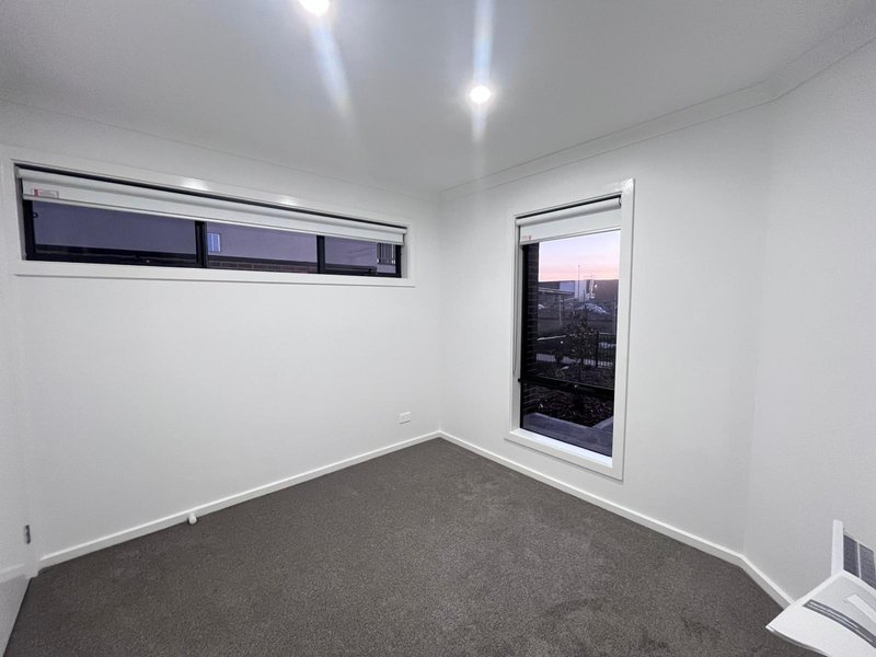 Photo - 59 Messara Walk, Truganina VIC 3029 - Image 10