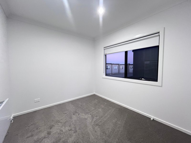 Photo - 59 Messara Walk, Truganina VIC 3029 - Image 12