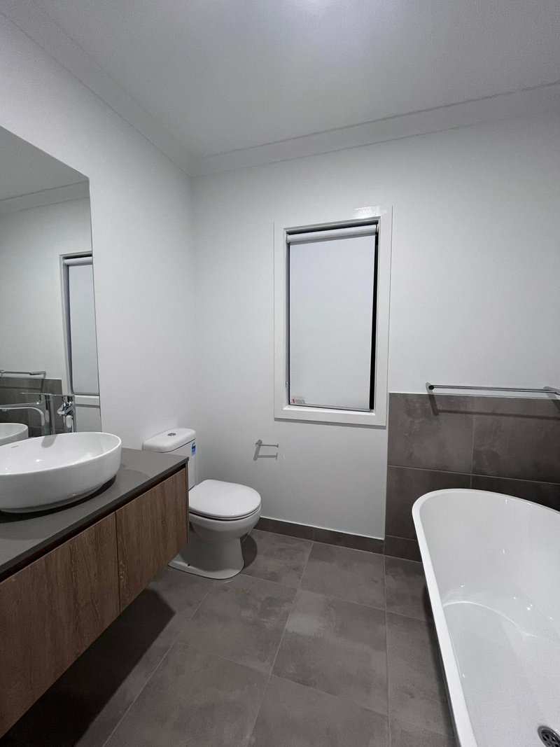Photo - 59 Messara Walk, Truganina VIC 3029 - Image 14