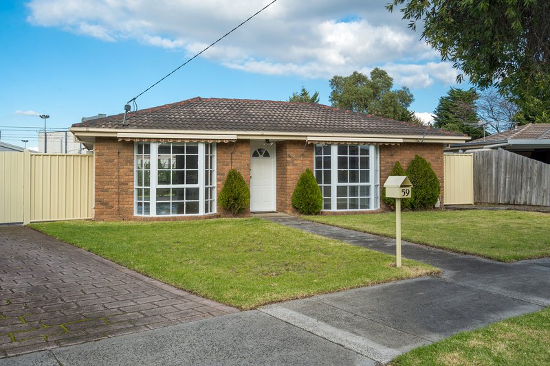 Photo - 59 Mitford Crescent, Craigieburn VIC 3064 - Image 5