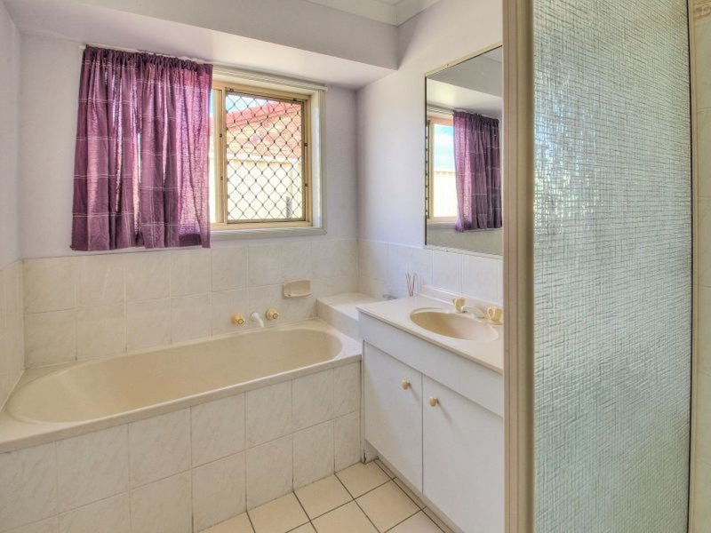 Photo - 59 Mortlake Crescent, Boronia Heights QLD 4124 - Image 10