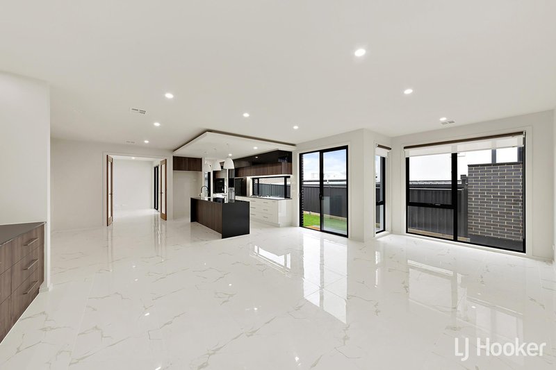 Photo - 59 Nevertire Street, Lawson ACT 2617 - Image 6