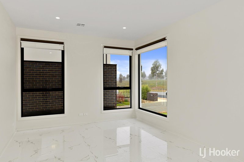 Photo - 59 Nevertire Street, Lawson ACT 2617 - Image 10