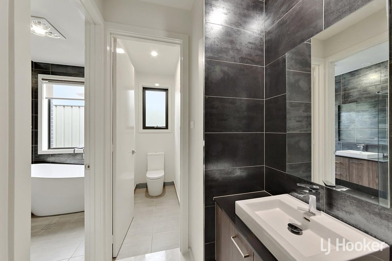 Photo - 59 Nevertire Street, Lawson ACT 2617 - Image 16