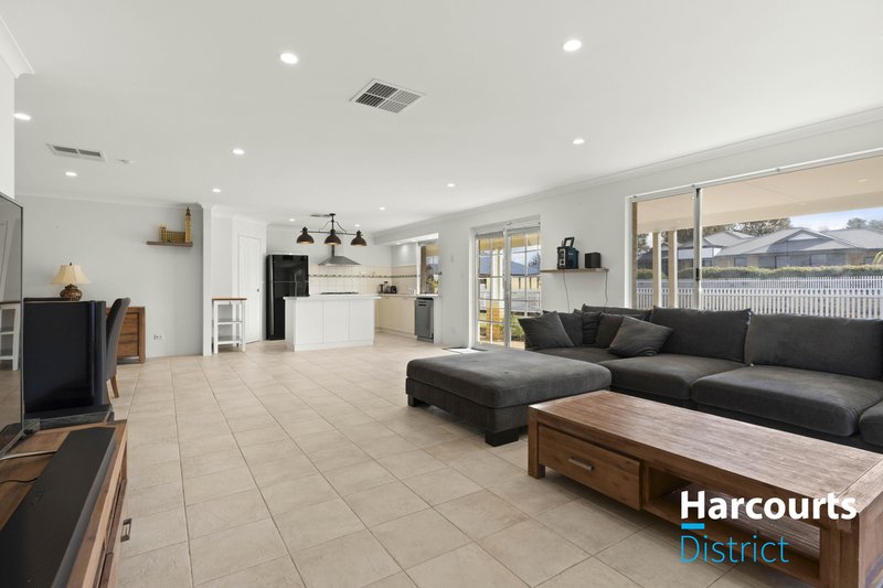 Photo - 59 Oakhill Heights, Ellenbrook WA 6069 - Image 8