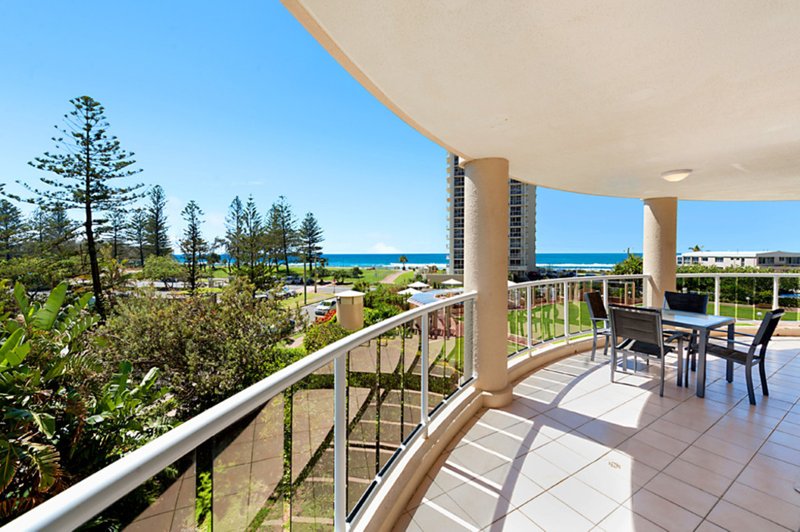 59 Pacific Street, Main Beach QLD 4217