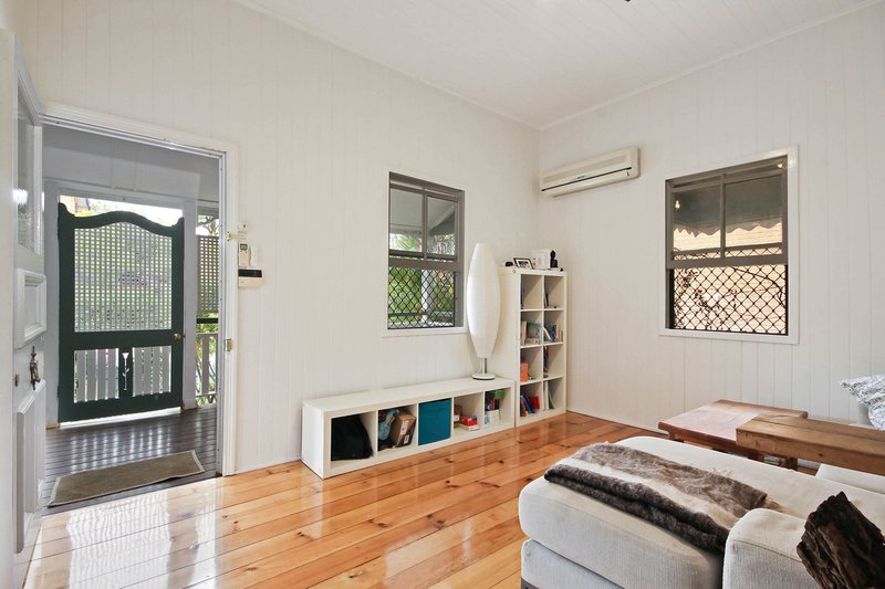 Photo - 59 Peach Street, Greenslopes QLD 4120 - Image 2