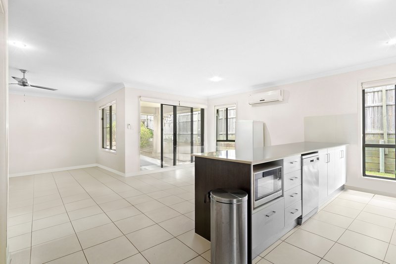 Photo - 59 Ridgevale Boulevard, Holmview QLD 4207 - Image 4