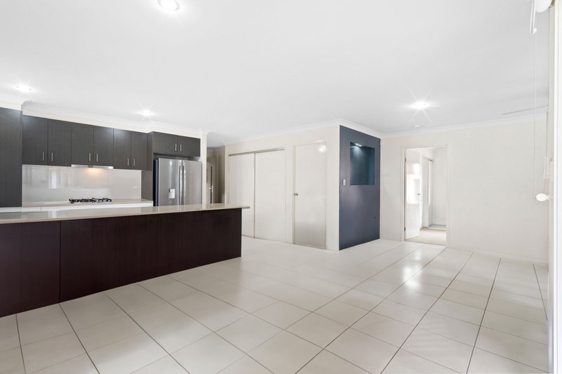 Photo - 59 Ridgevale Boulevard, Holmview QLD 4207 - Image 5