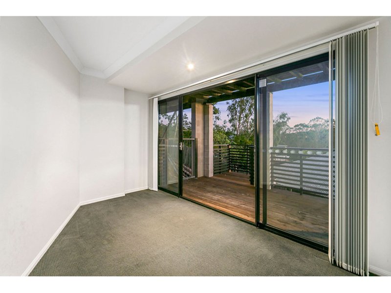 Photo - 59 Roseglen St , Greenslopes QLD 4120 - Image 8