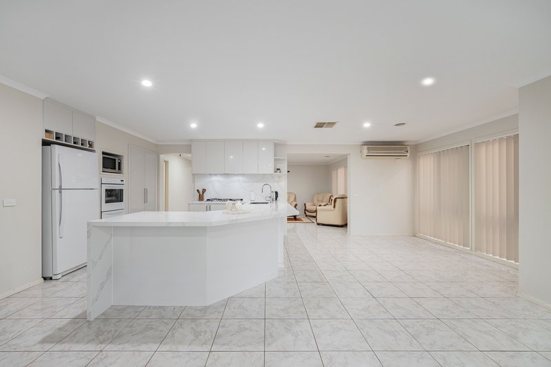 Photo - 59 Sandover Drive, Roxburgh Park VIC 3064 - Image 7