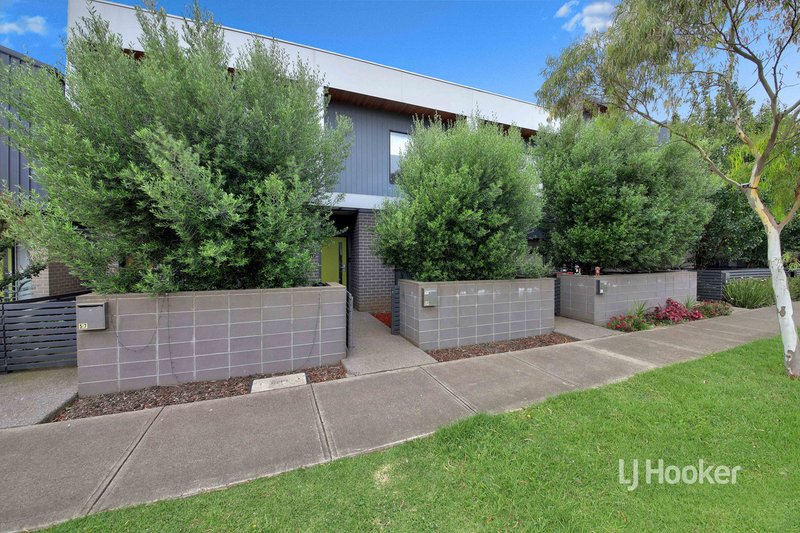 Photo - 59 Seagrass Crescent, Point Cook VIC 3030 - Image 2
