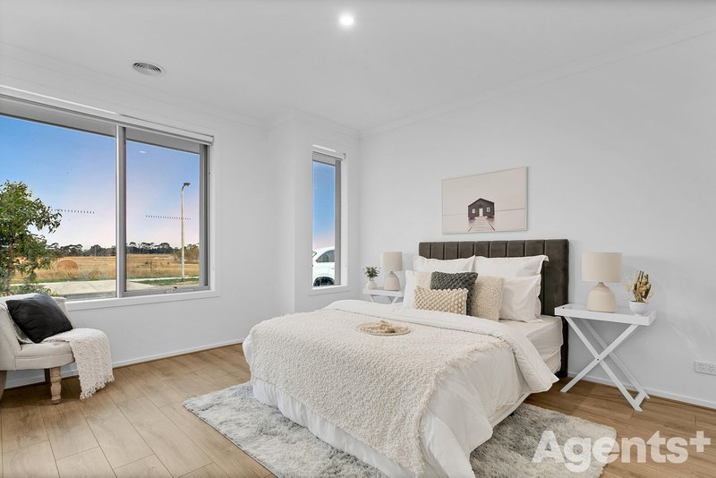 Photo - 59 Shearjoy Loop, Clyde North VIC 3978 - Image 3