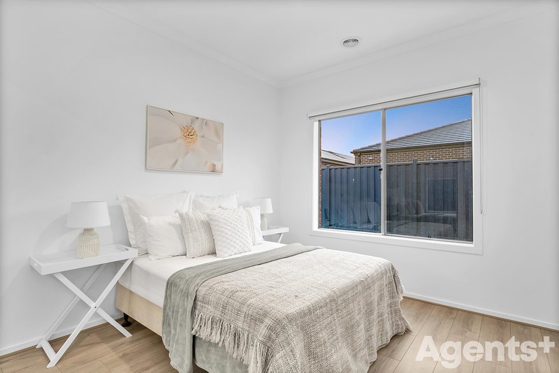 Photo - 59 Shearjoy Loop, Clyde North VIC 3978 - Image 11