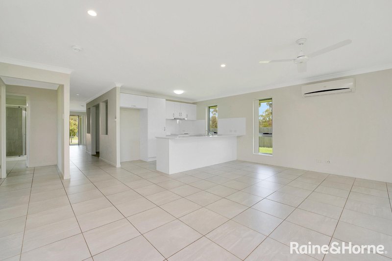 Photo - 59 Stern Road, Tannum Sands QLD 4680 - Image 3