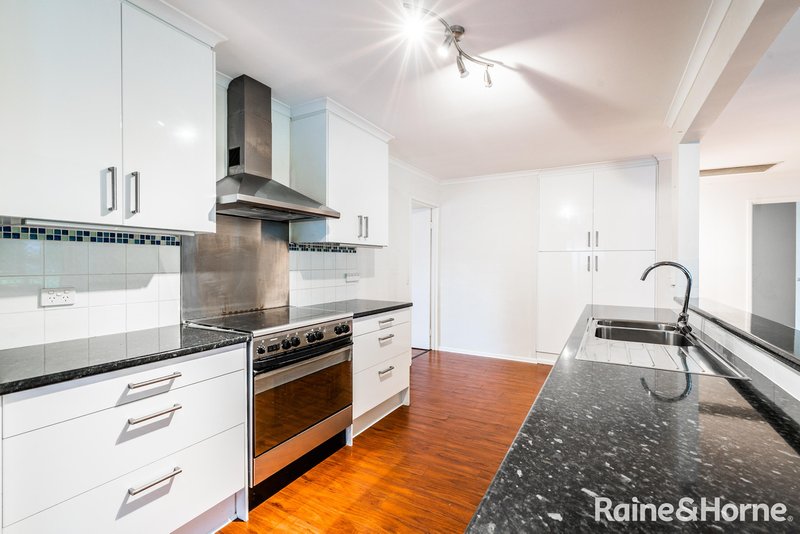 Photo - 59 Sunnymeade Drive, Aberfoyle Park SA 5159 - Image 6