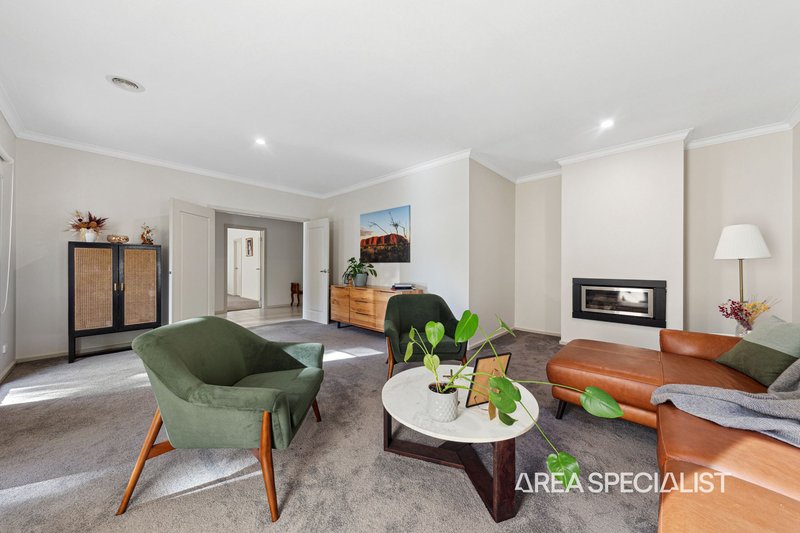 Photo - 59 The Circuit, Pakenham VIC 3810 - Image 11