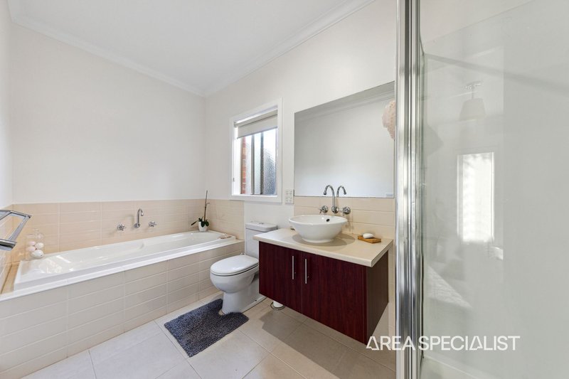 Photo - 59 The Circuit, Pakenham VIC 3810 - Image 13